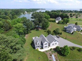 521 Painter Point Rd, Kilmarnock, VA 22482