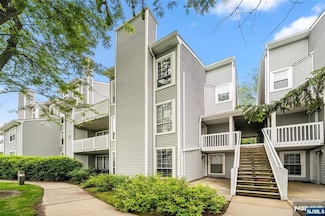 32 Mallard Ct Unit 129, Englewood, NJ 07631