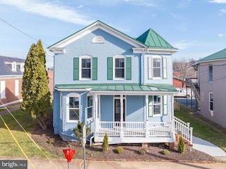 213 N George St, Charles Town, WV 25414