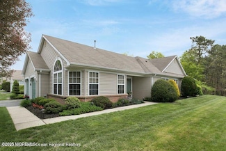 17 Rosewood Dr, Lakewood, NJ 08701