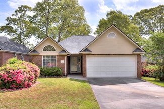 51 N Lake Cir, Manning, SC 29102