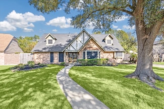 914 Forest Lake Dr, Seabrook, TX 77586