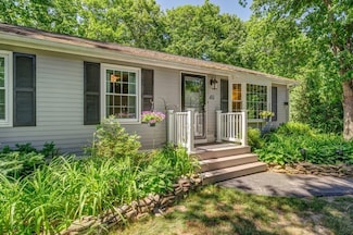 40 Folsom Dr, Newmarket, NH 03857