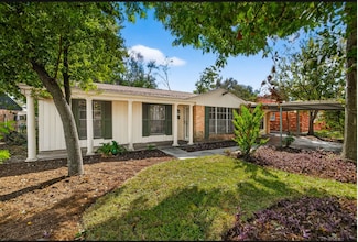 3907 Grapevine St, Houston, TX 77045