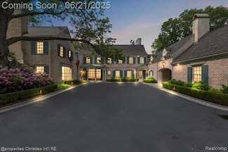 237 Lake Shore Rd, Grosse Pointe Farms, MI 48236