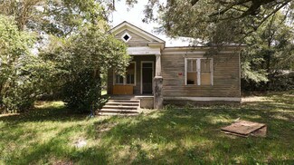 700 Tegarden Rd, Gulfport, MS 39507