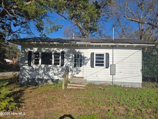 103 W Long St, Hamilton, NC 27840