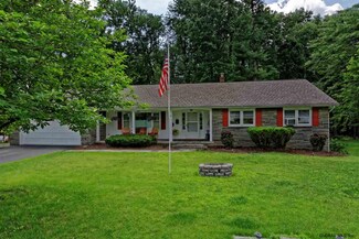 8 Timber Ledge, East Greenbush, NY 12061