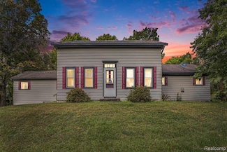 1340 County Farm Rd, Howell, MI 48843