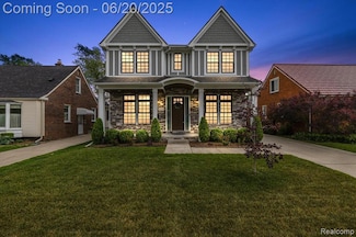 2624 Buckingham Ave, Birmingham, MI 48009