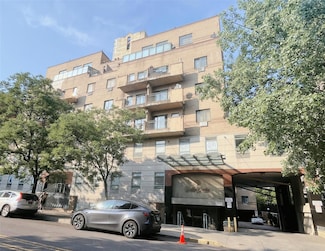 4231 Colden St Unit R6C, Flushing, NY 11355