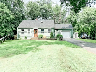 15 Belair Dr, Moosup, CT 06354