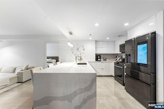 700 1st St Unit 13M, Hoboken, NJ 07030