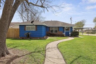 215 N 34th St, Nederland, TX 77627