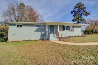 8607 Larchmont Cir, Charlotte, NC 28214