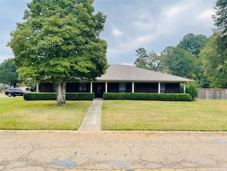 805 10th St NW, Springhill, LA 71075
