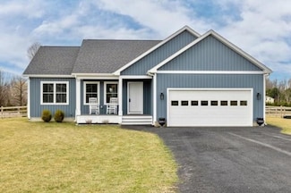 21 Dubuque Dr, Grand Isle, VT 05458