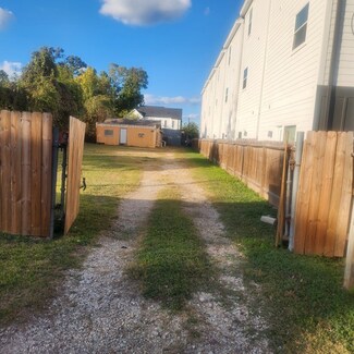 320 Thornton Rd, Houston, TX 77018