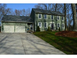 12 Wyoming Dr, Cumberland, RI 02864