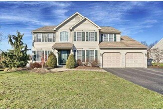 12 Horseshoe Dr, Morgantown, PA 19543