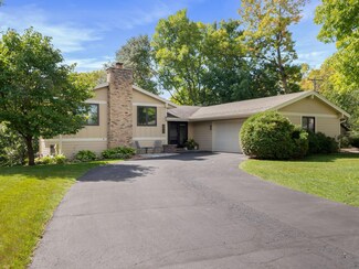 15915 Dawn Dr, Minnetonka, MN 55345