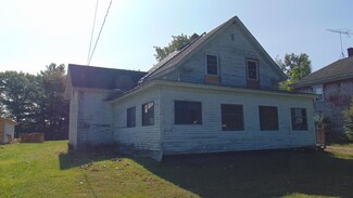 27 Penobscot Ave, Howland, ME 04448