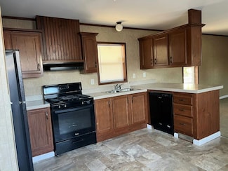 820 S Chinowth St Unit 80, Visalia, CA 93277