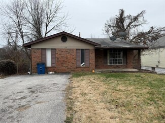 356 Scenic Dr, Saint Louis, MO 63137