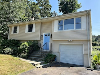 25 Arnold Ln, Norwalk, CT 06853