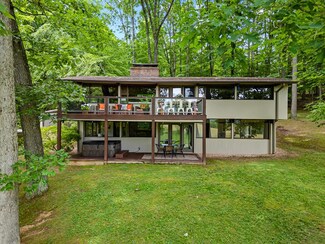 556 Sherwood Dr, Marion, VA 24354