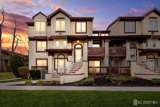 112 Michaels Ct, Woodbridge, NJ 07095