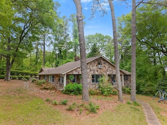 902 Hillcrest St, Dalton, GA 30720