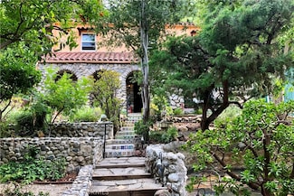 11022 Fruitland Dr, Studio City, CA 91604