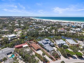 30 Island Cir, Sarasota, FL 34242