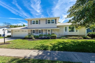 2829 Fairhaven Rd, Davenport, IA 52803