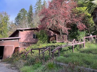 521 Forest Dr, Redway, CA 95560