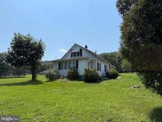 11 Gray Ridge Ln, Berkeley Springs, WV 25411