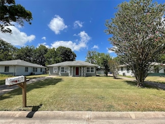 1241 Chevy Chase Dr, Angleton, TX 77515