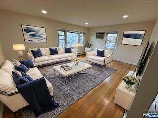 368 New York Ave, Lyndhurst, NJ 07071