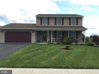 212 Village Dr, Newmanstown, PA 17073