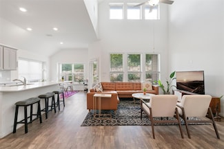 700 Allende Bend Unit 82, Manchaca, TX 78652