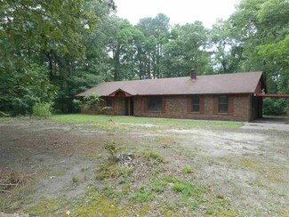 8704 Kling Rd, Mabelvale, AR 72103