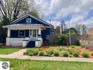112 E State St, Clare, MI 48617