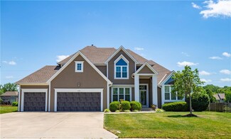 424 NE Parks Edge Dr, Lees Summit, MO 64064