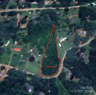 8 Swanson Rd, Crouse, NC 28033