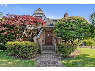 1703 4th St, Tillamook, OR 97141