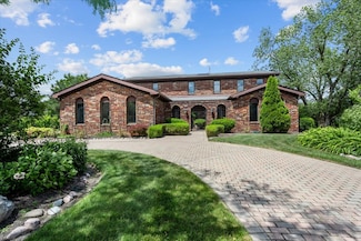 407 Royal Glen Ct, Oak Brook, IL 60523