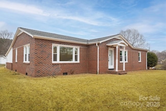 2625 20th Street Ln NE, Hickory, NC 28601