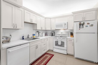 3800 Oaks Clubhouse Dr Unit 110, Pompano Beach, FL 33069
