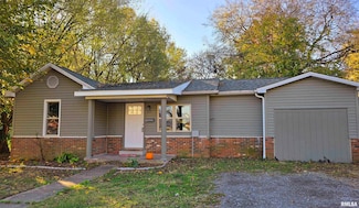 722 W Church St, Benton, IL 62812